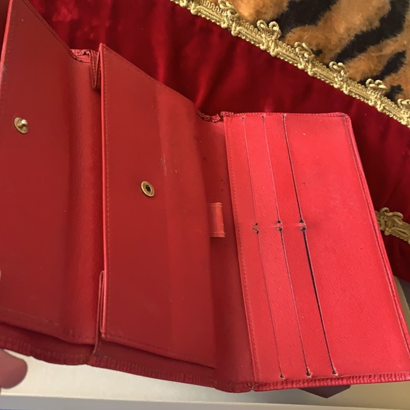 Authentic Louis Vuitton red epi wallet - Picture 12 of 16